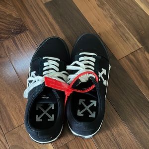 Off-White sneakers unisex size 39